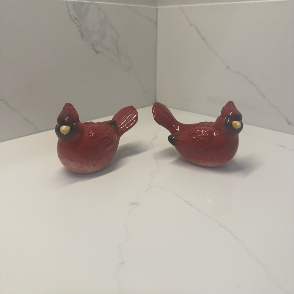 Cardinal Salt & Pepper Shakers Cracker Barrel